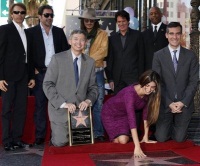 La actriz celebra su estrella junto a importantes invitados